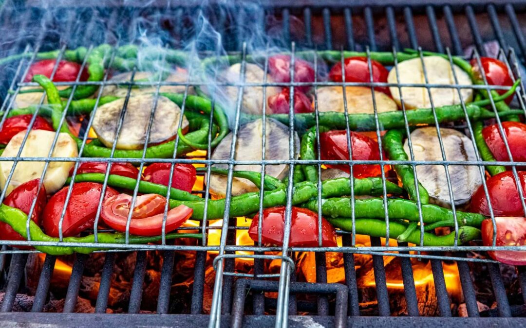 Zdrowe dodatki do grilla: jak urozmaicić letnie grillowanie?